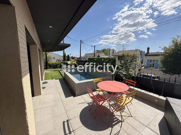 Maison
         5 pièces
        - 180 m² Bien prestige 1 090 000 € *