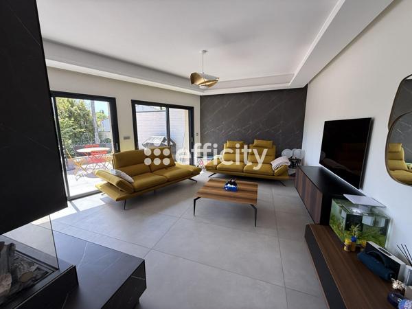 Maison
         5 pièces
        - 180 m² Bien prestige 1 090 000 € *