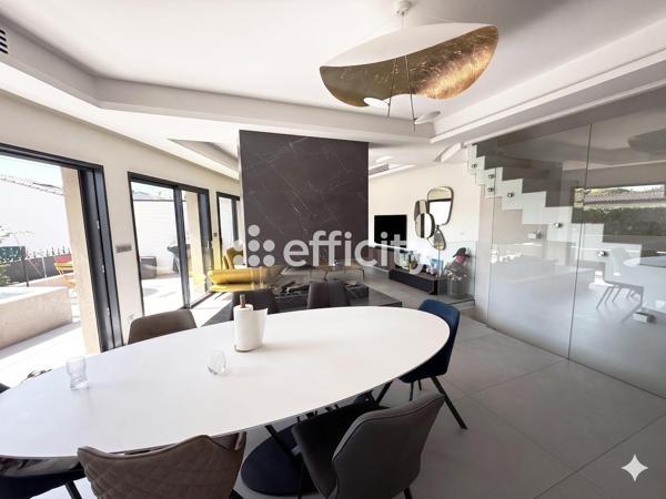 Maison
         5 pièces
        - 180 m² Bien prestige 1 090 000 € *
