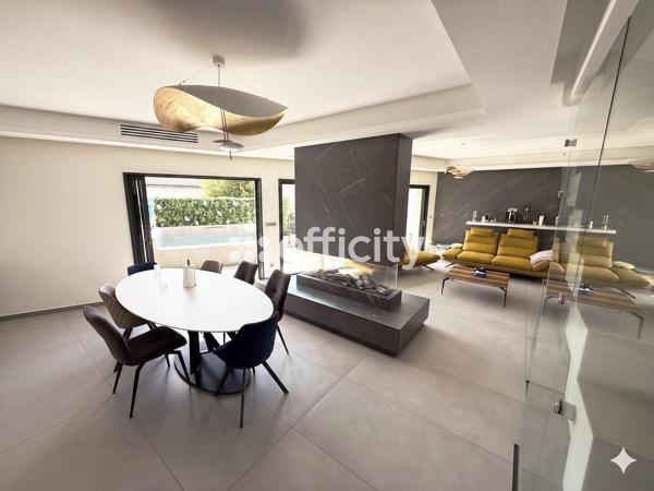 Maison
         5 pièces
        - 180 m² Bien prestige 1 090 000 € *
