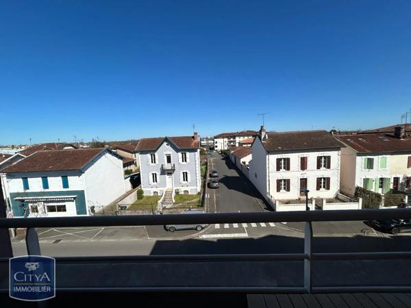 Appartement à louer 2 pièces 46.72m² Dax (40100)