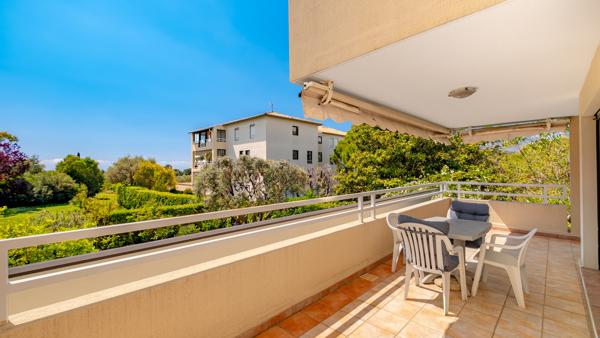 Appartement
         2 pièces
        - 62 m² Exclusivité 349 000 € *