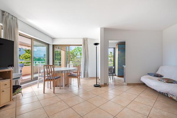 Appartement
         2 pièces
        - 62 m² Exclusivité 349 000 € *