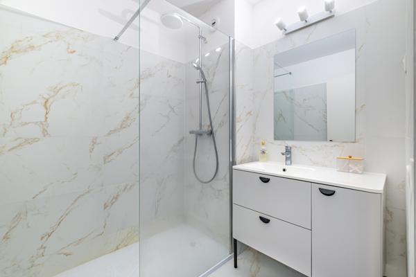 Appartement
         2 pièces
        - 62 m² Exclusivité 349 000 € *