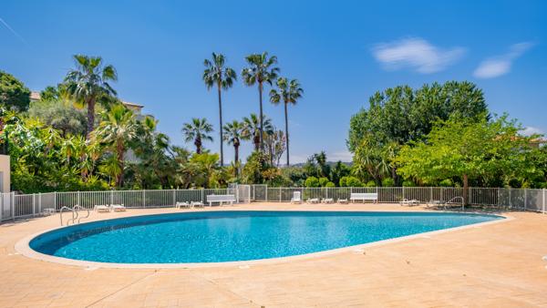 Appartement
         2 pièces
        - 62 m² Exclusivité 349 000 € *