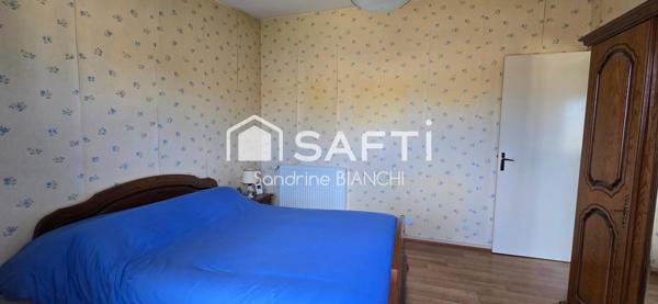 Maison individuelle de plain-pied et jardin arboré