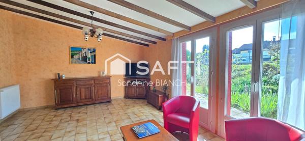 Maison individuelle de plain-pied et jardin arboré