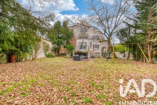 Maison à vendre 11 pièces 360 m² Clichy-sous-Bois