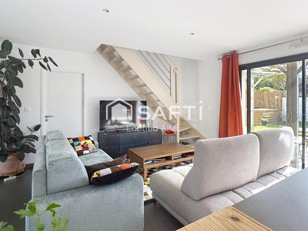 MAISON RECENTE 4 CHAMBRES AVEC VIE DE PLAIN PIED, JARDIN, TERRASSE BOIS ET SPA & GARAGE - ANGOULINS