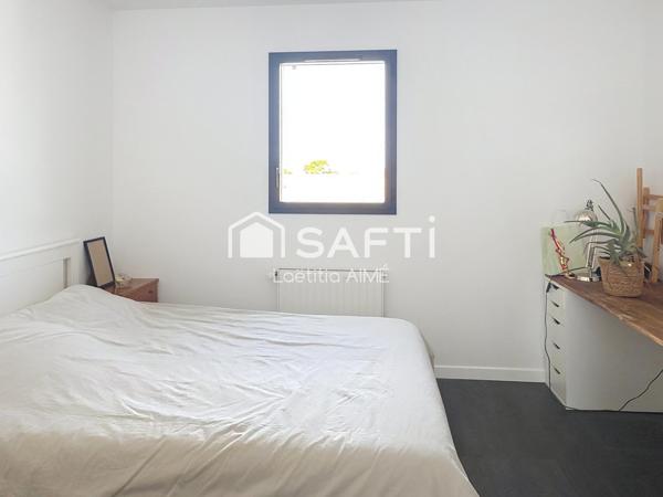 MAISON RECENTE 4 CHAMBRES AVEC VIE DE PLAIN PIED, JARDIN, TERRASSE BOIS ET SPA & GARAGE - ANGOULINS