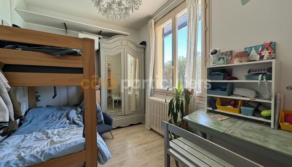 Vente
                Maison119 m² - 5 Pièces -
                    BORDEAUX (33200)