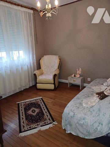 A VENDRE à REZE "Le Landreau" - Maison T4 d'env. 73,6m2 hab. à rénover + garage sur terrain de 215m2