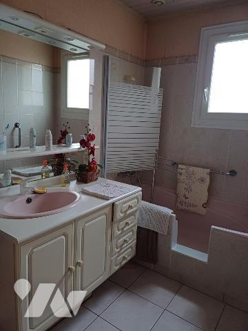 A VENDRE à REZE "Le Landreau" - Maison T4 d'env. 73,6m2 hab. à rénover + garage sur terrain de 215m2