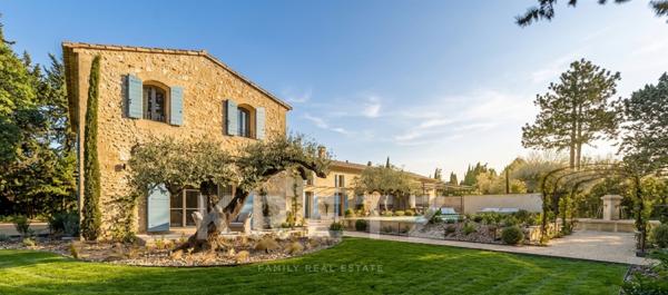 Proche Saint-Rémy-de-Provence Propriété d'exception 265 m2, 5 chambres