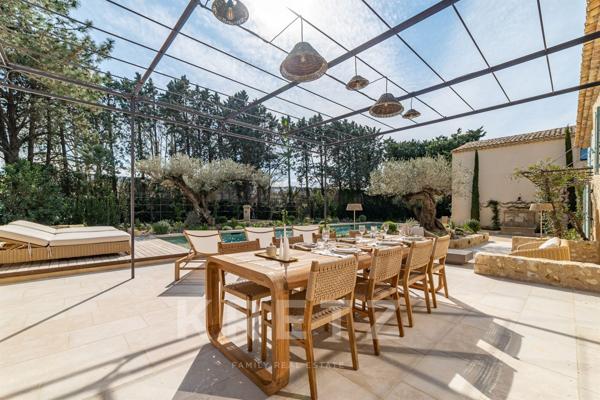 Proche Saint-Rémy-de-Provence Propriété d'exception 265 m2, 5 chambres
