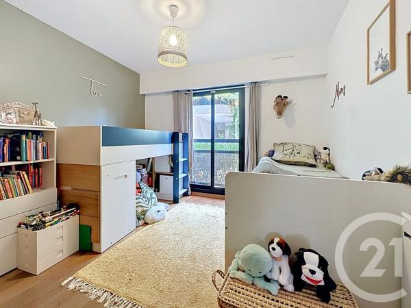 Appartement à vendre  5 pièces - 115 m 2   MOUGINS  - 06