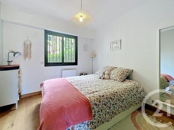Appartement à vendre  5 pièces - 115 m 2   MOUGINS  - 06
