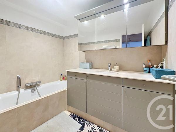 Appartement à vendre  5 pièces - 115 m 2   MOUGINS  - 06