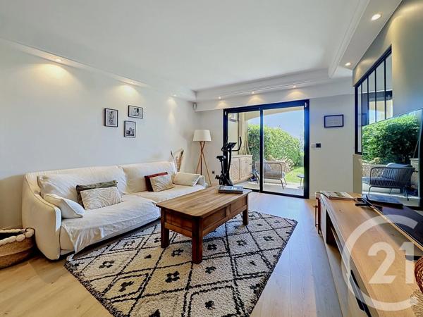 Appartement à vendre  5 pièces - 115 m 2   MOUGINS  - 06