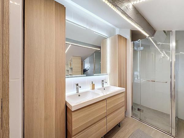 Maison de caractère avec beaux volumes, au cœur d’un environnement rare