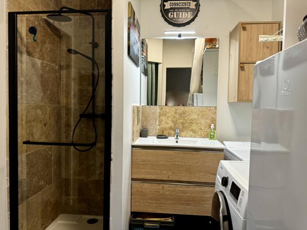 Joyeuse (07260) Atypique Plain-pied Contemporain avec Terrasses, Piscine et Vue…