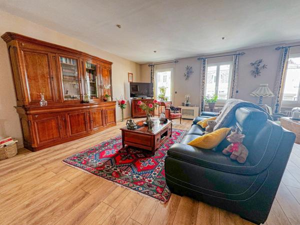 Appartement à vendre    5 pièces • 321,47 m2 Saint-Quentin