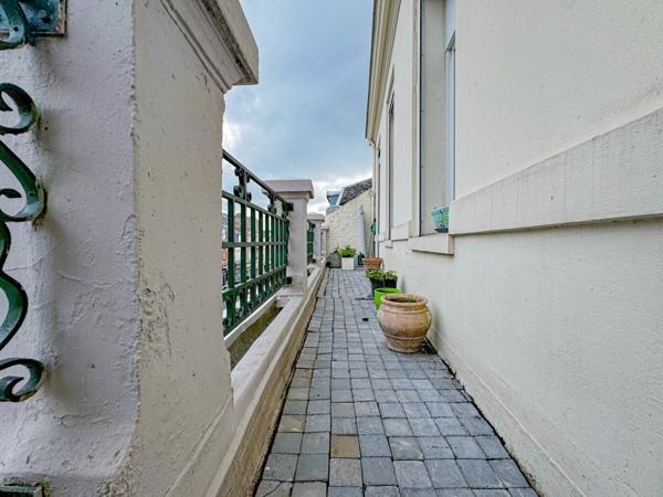 Appartement à vendre    5 pièces • 321,47 m2 Saint-Quentin