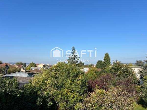 Mansard XIXe avec grand jardin à Montmorency.