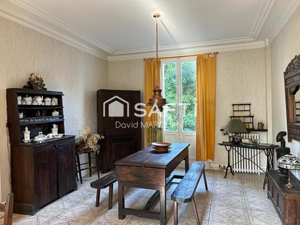 Mansard XIXe avec grand jardin à Montmorency.