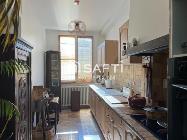 Mansard XIXe avec grand jardin à Montmorency.