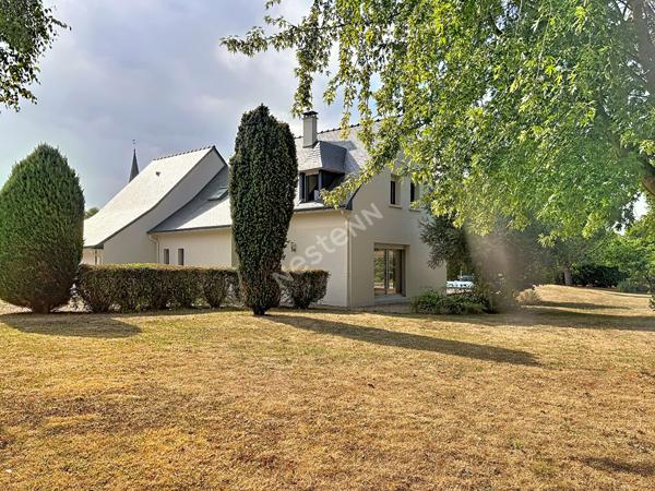 Maison familiale à vendre Soulaire et Bourg 150 m² - 4 chambres - bureau - piscine
