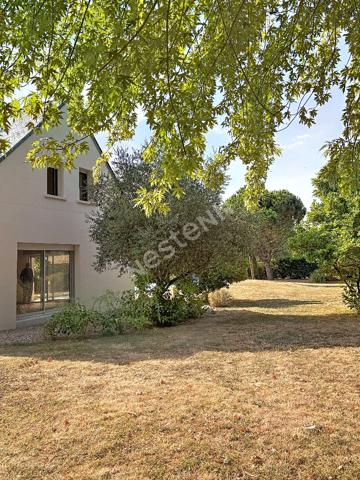 Maison familiale à vendre Soulaire et Bourg 150 m² - 4 chambres - bureau - piscine