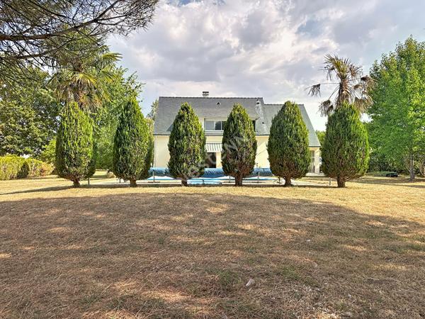 Maison familiale à vendre Soulaire et Bourg 150 m² - 4 chambres - bureau - piscine