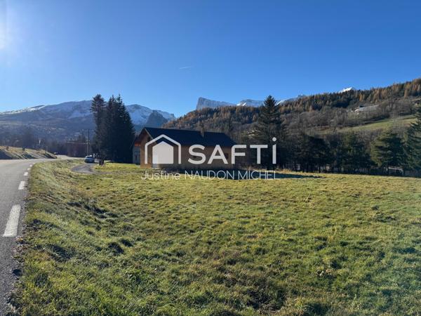 Terrain constructible 1070m² – Le Devoluy