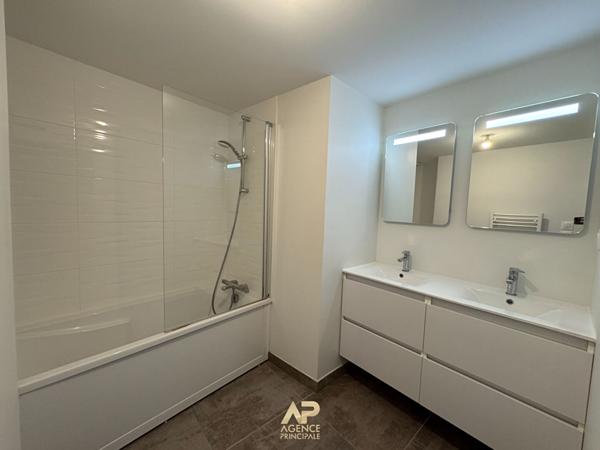 Appartement T4 - La Rochelle 83 m2 €442 000 ** - Référence JH676E