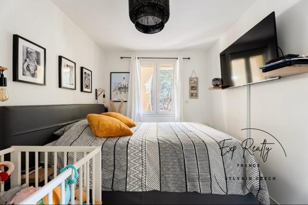 magnifique Bas de villa + piscine + 2 places de parking