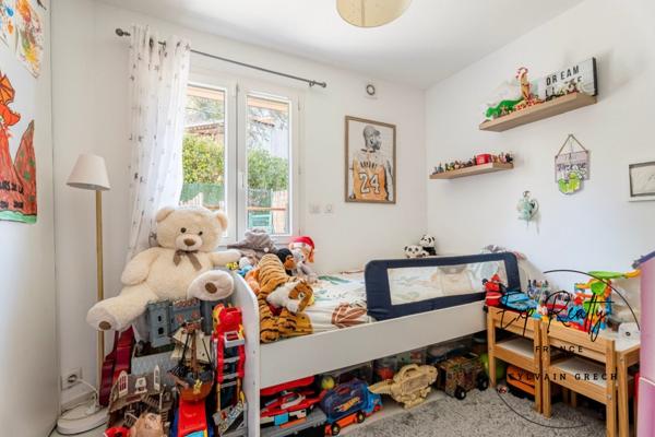 magnifique Bas de villa + piscine + 2 places de parking