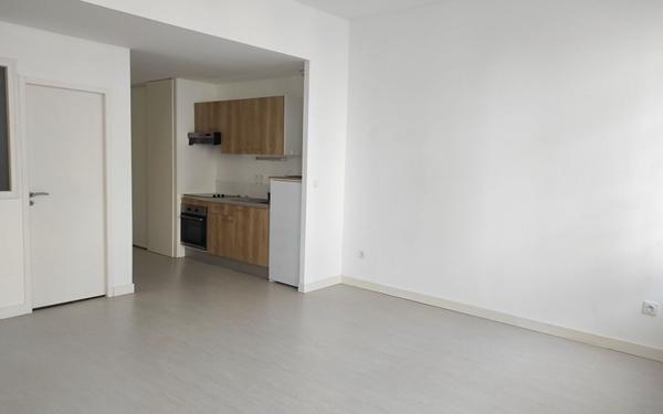 Appartement à louer    1 pièce •  Rochefort