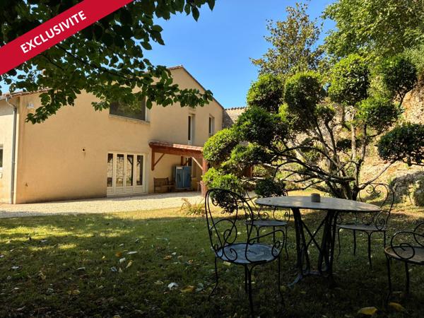 Maison ancienne en pierre de 276 m²  Coeur de Civray