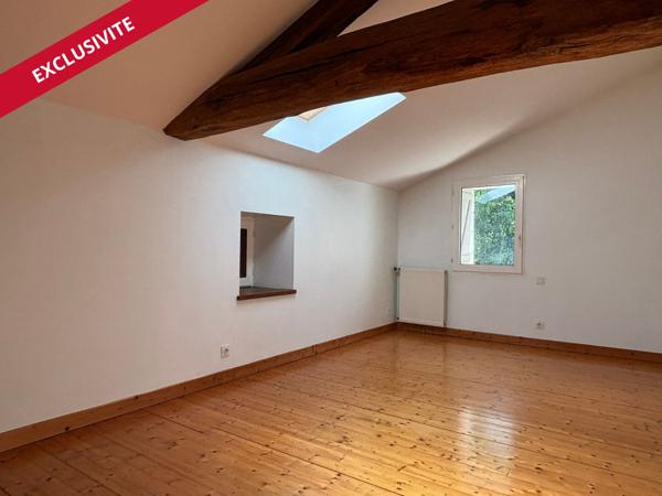 Maison ancienne en pierre de 276 m²  Coeur de Civray