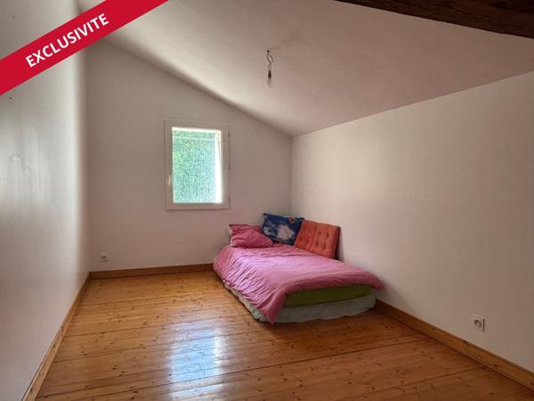 Maison ancienne en pierre de 276 m²  Coeur de Civray