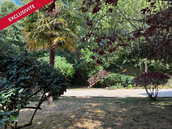 Maison ancienne en pierre de 276 m²  Coeur de Civray