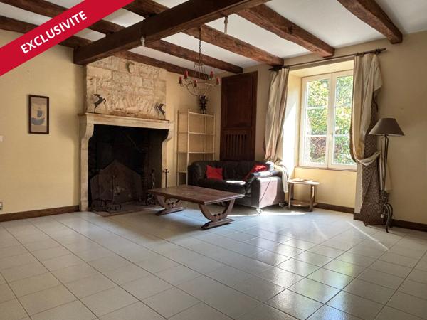 Maison ancienne en pierre de 276 m²  Coeur de Civray