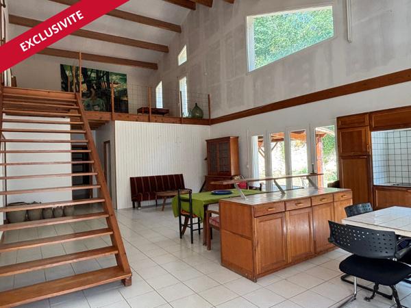 Maison ancienne en pierre de 276 m²  Coeur de Civray