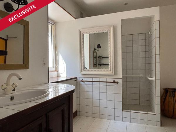 Maison ancienne en pierre de 276 m²  Coeur de Civray