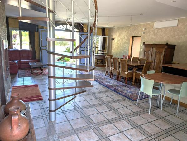 grande maison avec 4 ch à 10 min d'Angers.