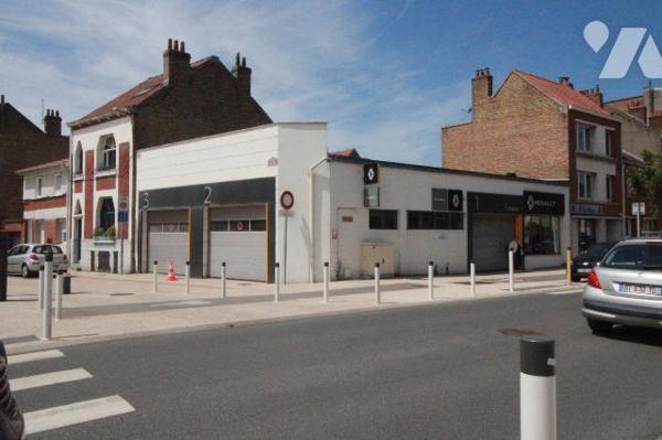 
Emplacement idéal pour ce bâtiment à usage de garage mécanique.
Le bien est raccordé au TAL,...