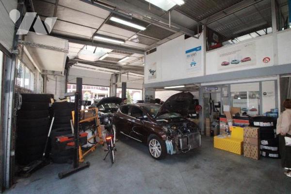 
Emplacement idéal pour ce bâtiment à usage de garage mécanique.
Le bien est raccordé au TAL,...