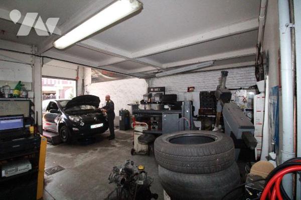 
Emplacement idéal pour ce bâtiment à usage de garage mécanique.
Le bien est raccordé au TAL,...