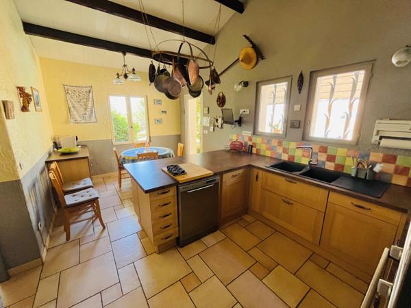 Saint-Saturnin-lès-Apt (84490) Idéalement située proche centre village avec vue imprenable !